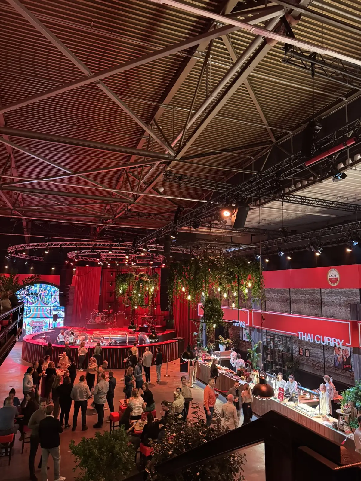 Volle zaal in de avond
