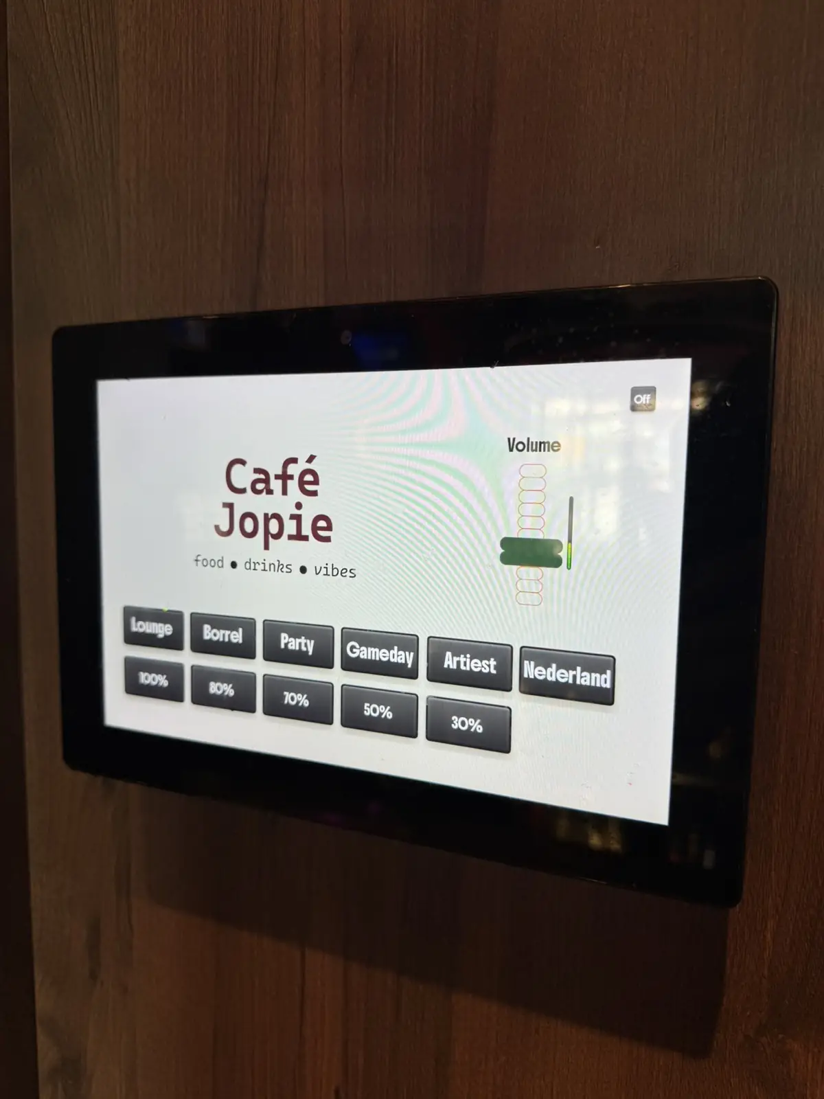 Touchscreen met de scènes Lounge, Borrel, Party en meer